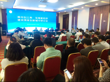 祝賀總經理徐健榮獲2015武漢民營經濟年度十大杰出雙創(chuàng)之星